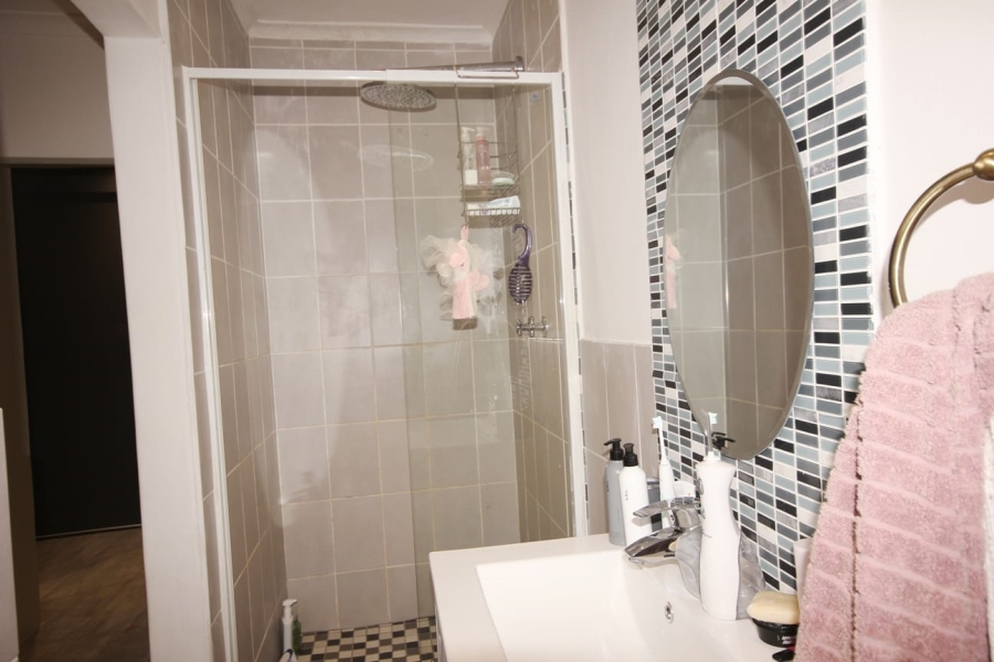 2 Bedroom Property for Sale in Muizenberg Western Cape